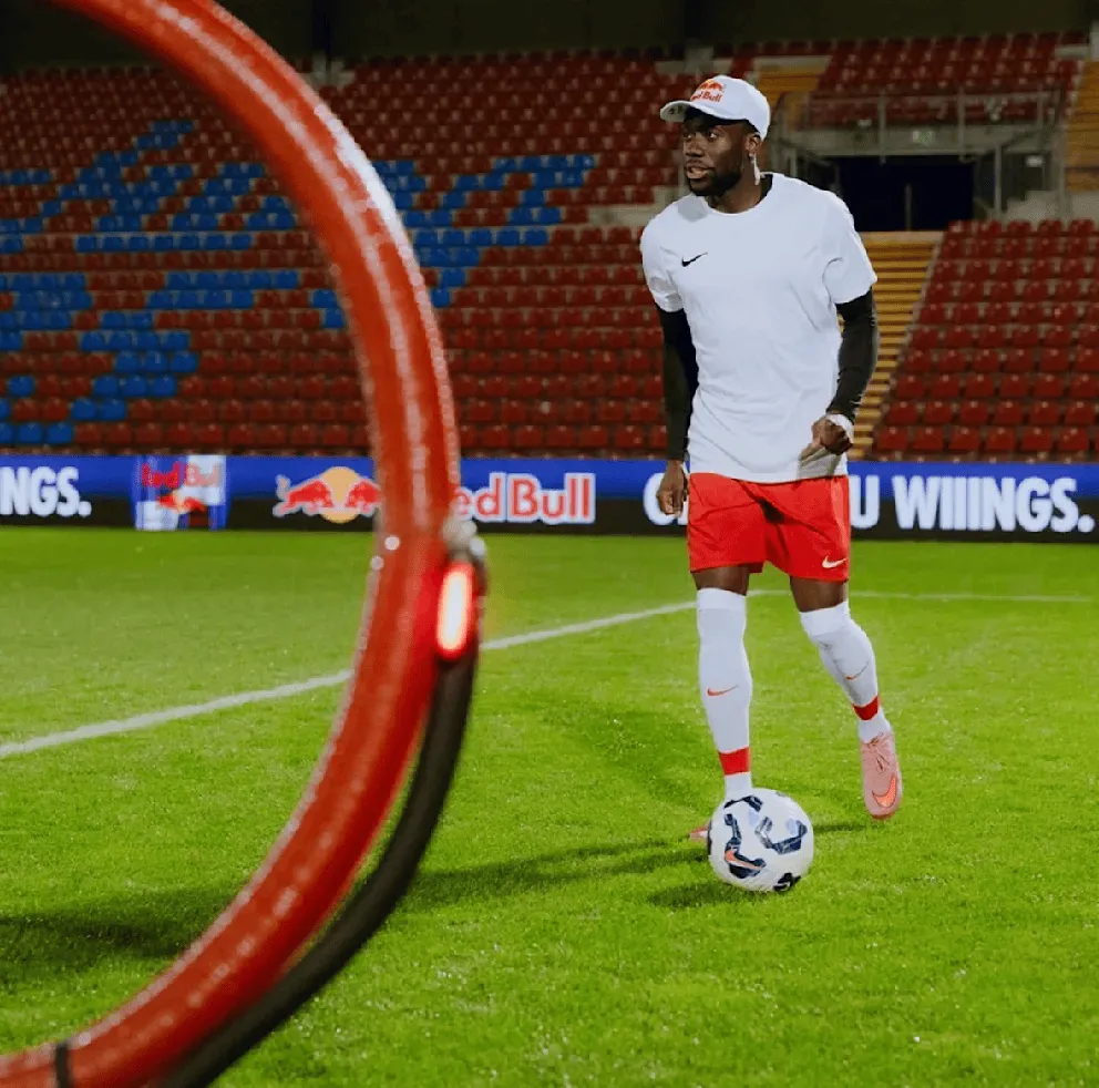 开云体育官网-阿方索-戴维斯自宣代言红牛，但拜仁极端球迷对红牛深恶痛绝